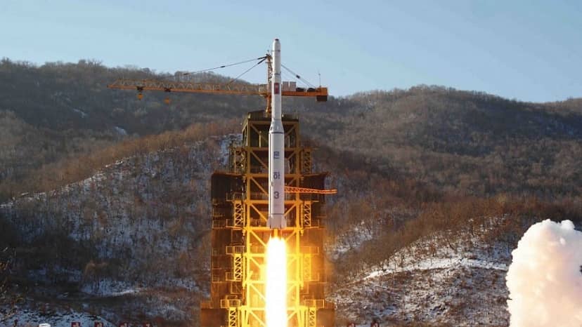 موشک ماهواره بر کره شمالی