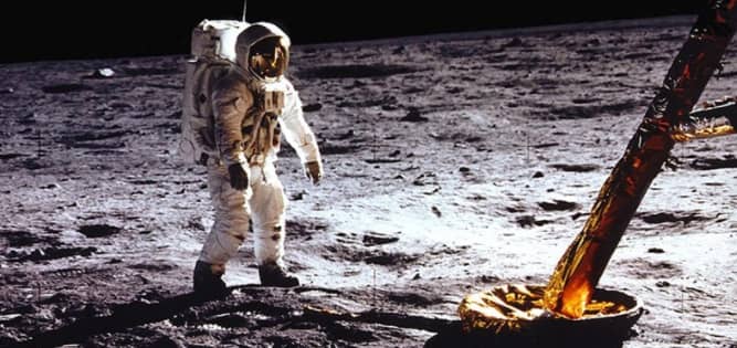 آپولو-۱۱-فضانورد-خاک-ماه-ناسا