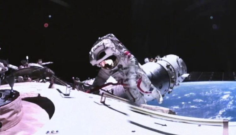 فضانوردان «شن‌جوئو-17» دومین ماموریت خارج از سفینه را انجام می‌دهند