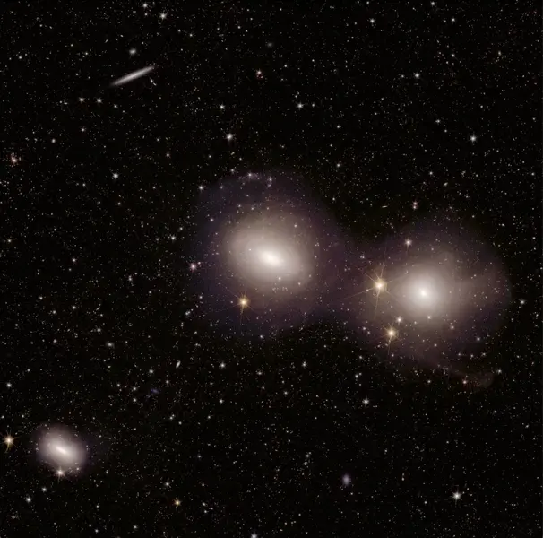 Dorado یک گروه از کهکشان‌ها در نظر گرفته می‌شود و همچنین هر دو نوع مارپیچی و بیضوی را شامل می‌شود.